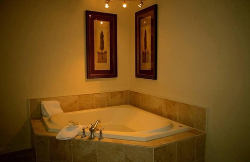 Londonderry Hotel | The Upper Pass Lodge at Magic Mountain