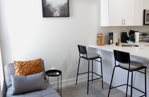 Norris Square Apartment | The Urban Oasis 2BR 2BTH with Balcolny
