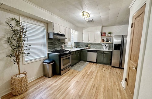 Monroe House | The Velvet Crush Cottage located in the heart of Monroe