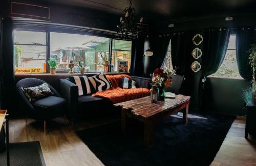 Burnham-on-Sea House | The Velvet Hideaway