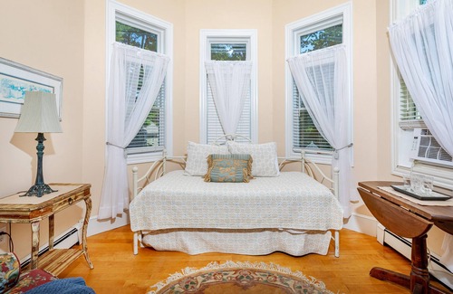 Hampton House | The Victoria Inn