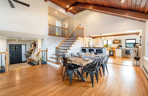 Mifflinburg House | The View at Stoney Acres | Pool + Hot Tub + Views