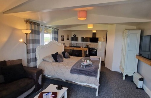 Ham Cabin | The Viewpoint, near Deal, Kent