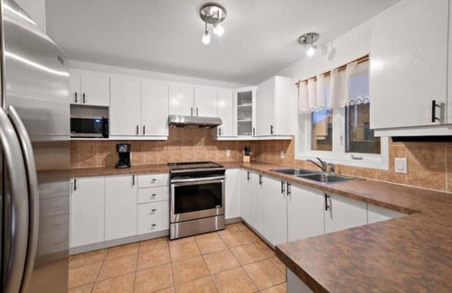 Kirkland Villa | The VILLA - Large Pool, 12ft Hedges, Full Privacy