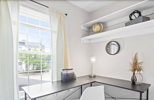 Palmyra Apartment | The Village Loft: A Walkable Stay in Palmyra