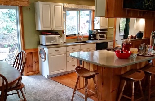 Lake Leelanau House | The Village of Lake Leelanau is centrally located in Leelanau County.