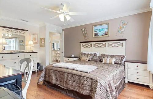 Hadley House | The Villages Sumter Landing With lanai & patio!