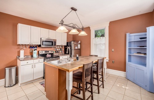 Merion Village House | The Vintage Getaway - 3 Bedrooms - Columbus!