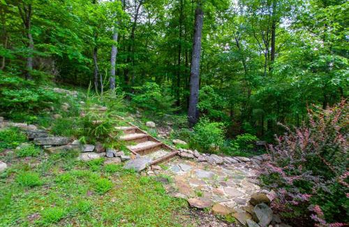 Sevierville House | The Vision Mtn View Hot Tub Wood Fireplace
