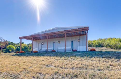 Waldron Villa | The Vista Retreat about 30 Mi to Kansas City!