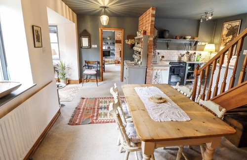 Orston House | THE WAGGON SHED, pet friendly, with open fire in Bottesford