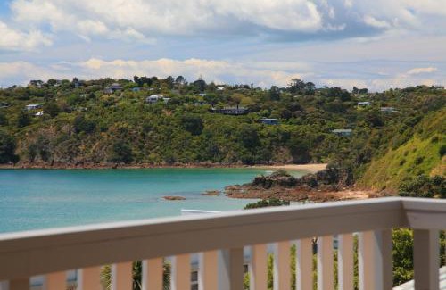 Oneroa House | THE WAIHEKE PAD - in the heart of Oneroa! - Be My Guest Waiheke