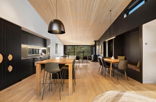 Arthur's Point Apartment | The Wanderlust-Luxurious Queenstown Retreat