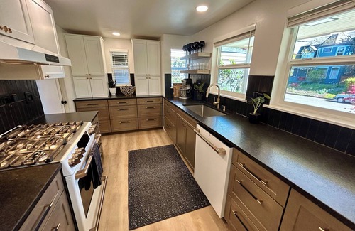 Friendly House | The Washington – Bright Modern Urban Jungle With Best Walkable Location/Hottub