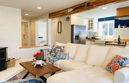West Seattle House | The Waterfront Gray- Retreat on Alki Beach