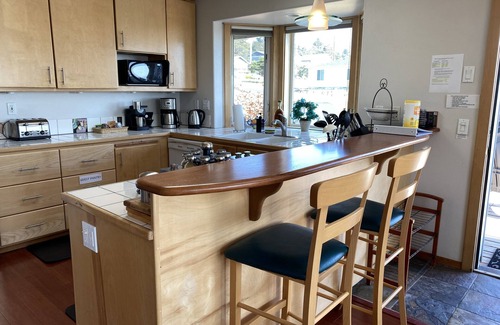 Sandpiper Village House | The Waves House! Breathtaking Ocean View, Hot Tub, King Beds, Dog-Friendly.