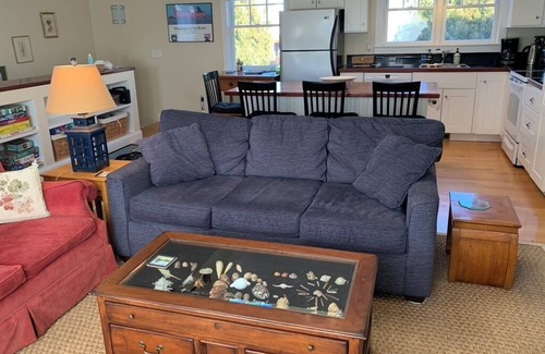 Jamestown Apartment | The Waves® Carriage House Apartment