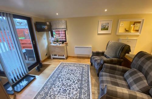 Rashfield Cabin | The Wee Ludging Cottage, Rashfield, by Dunoon