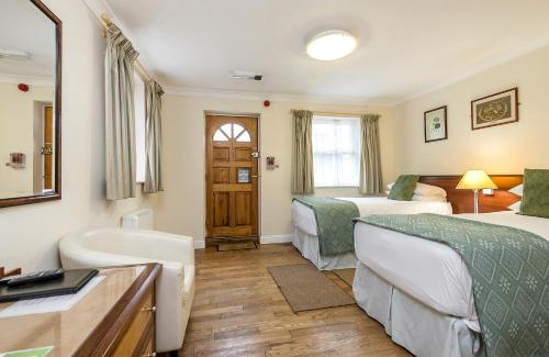 Ogbourne St George Hotel | The Well guesthouse