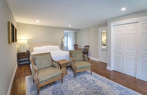 Ridgefield Hotel | The West Lane Inn - Family Suite with Kitchenette