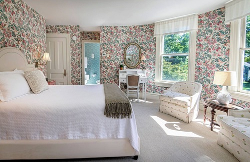 Ridgefield Hotel | The West Lane Inn - Queen Room