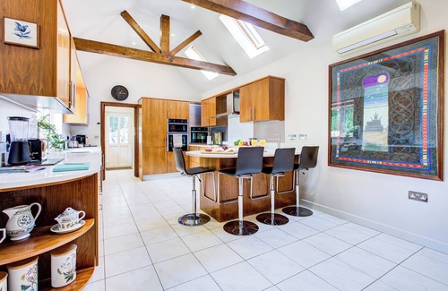 Woodmancote House | The West Wing – A Luxurious Country Escape Near Brighton, with Hot Tub & Pool
