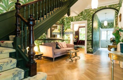Pontefract House | The West Wing at Hillthorpe Manor with Gardens & Private Hot Tub