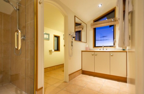 Britannia Heights House | The Wheelhouse Inn