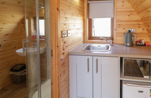 Burtonport Cottage | THE WHEELHOUSE POD NO. 6, romantic in Burtonport, County Donegal