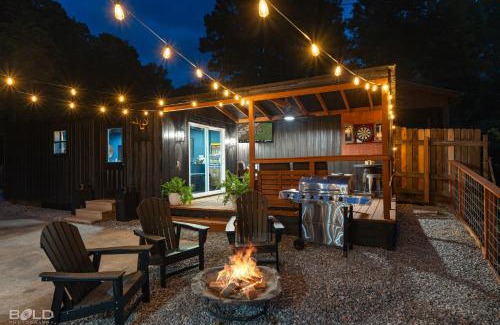 Jefferson House | The Whiskey Barrel Waterfront Wkayaks & Hot Tub