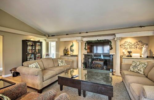 Rio Apartment | The White Elephant Inn Getaway with Pool and Hot Tub!