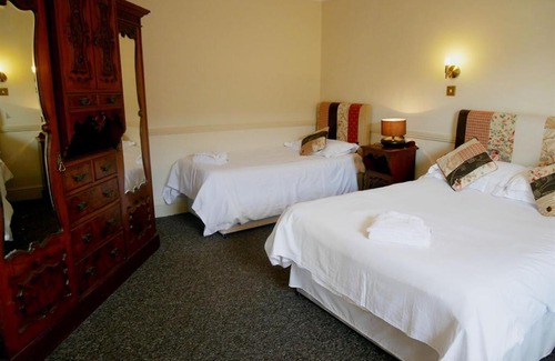 Whitchurch Hotel | The White Hart