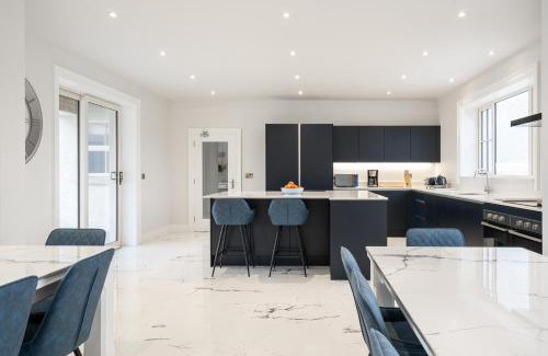 Enniskillen Villa | THE WHITE HOUSE AT MULLANS BAY