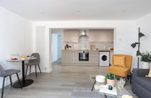 Reading Apartment | The White House By Select SA