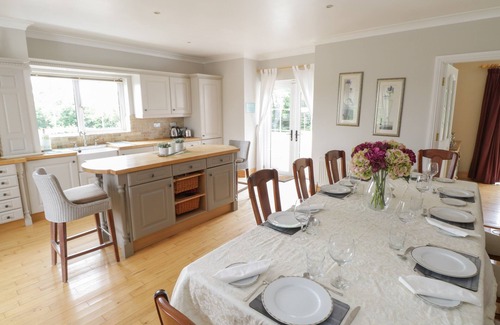 Drumshanbo Cottage | THE WHITE HOUSE, family friendly in Drumshanbo, County Leitrim