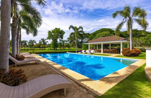 Sam Phraya Villa | The White House, Palm Hills Golf and Country Club