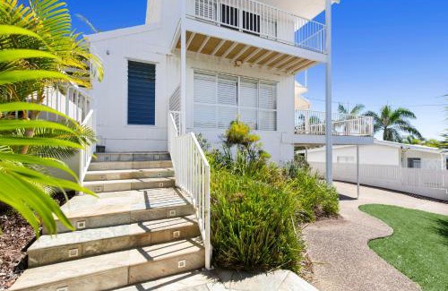 Coolum Beach House | The White House - Spectacular Ocean Views, WiFi, Central Coolum
