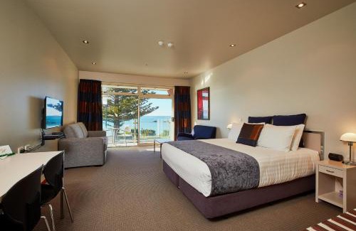 Kaikoura Hotel | The White Morph - Heritage Collection