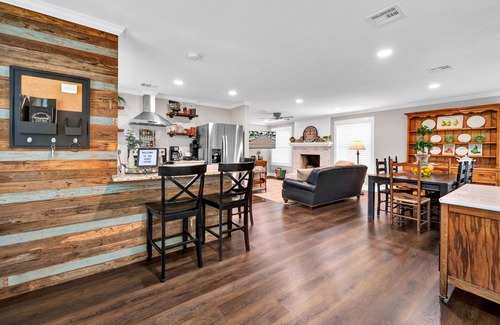Waco House | The Wildflower- Peaceful Retreat/7 Miles to Magnolia/Downtown Waco
