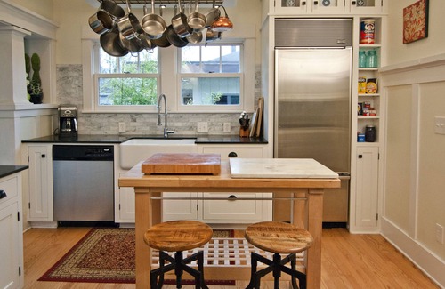 Rose City Park House | The Wisteria… Beautiful 1915 Craftsman… Close-in, 4 Bdrm, 2 bath