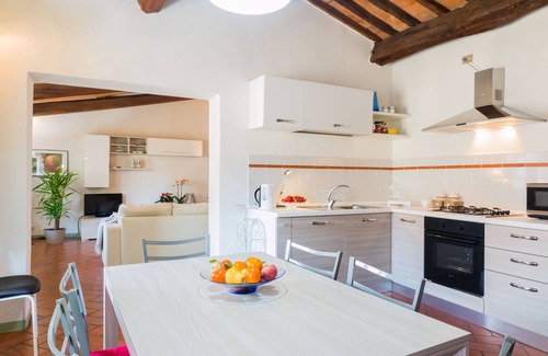 Pistoia Apartment | The wisteria, elegant apt old town