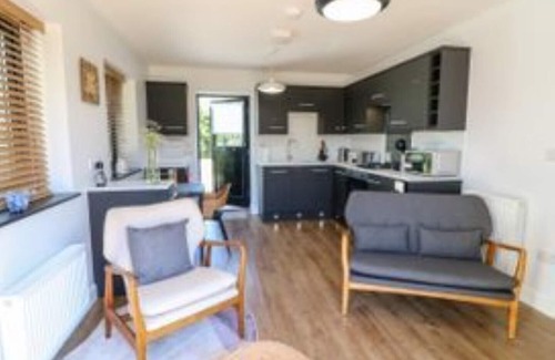 Fenny Bentley Cottage | The Wood Shed 5*, Private Hot Tub, Derbyshire Dales/Peak District.
