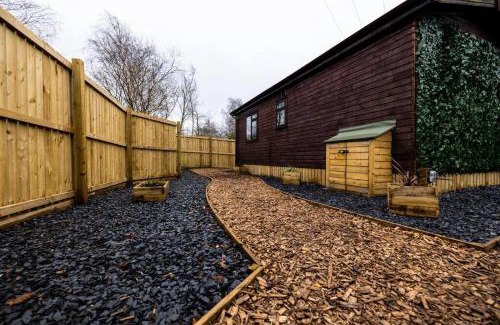 Poulton-le-Fylde House | The Woodland Lodge - Wood Fired Hot Tub and Firepit