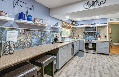 Grogan's Mill House | The Woodlands: Corner Casa in the Tall Trees!