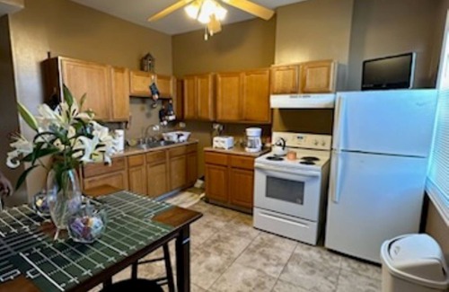 Woodlawn Apartment | The Woodlawn Oasis is an absolutely beautiful newly rehabbed apartment!
