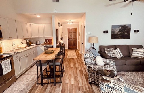 Salado Condo | The Woodley House