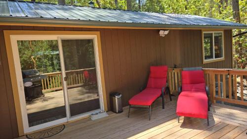 Murphy Other | The Woods - Madrone Cabin