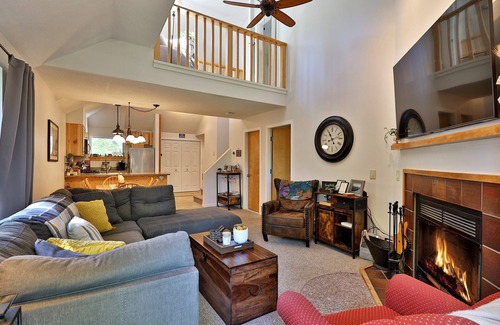 Killington Condo | The Woods V8: Renovated 2BR/2BA Condo w/Amazing Amenities and Location