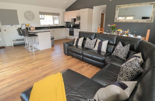 Otterburn Cottage | THE WOODSIDE, pet friendly, with hot tub in Otterburn