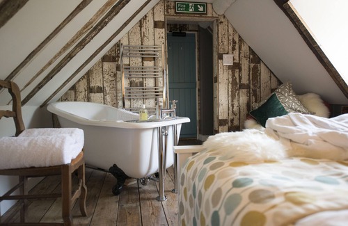 Wavehorne Hotel | The Woolpack Inn Warehorne
